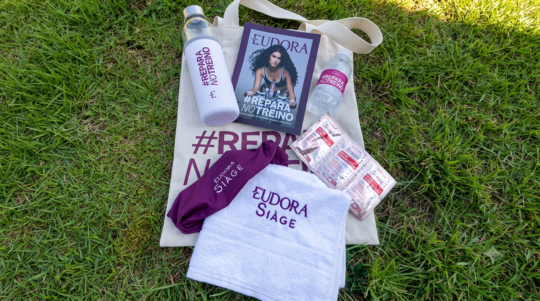 Eudora distribui kits gratuitos em ação fitness no Parque Villa-Lobos
